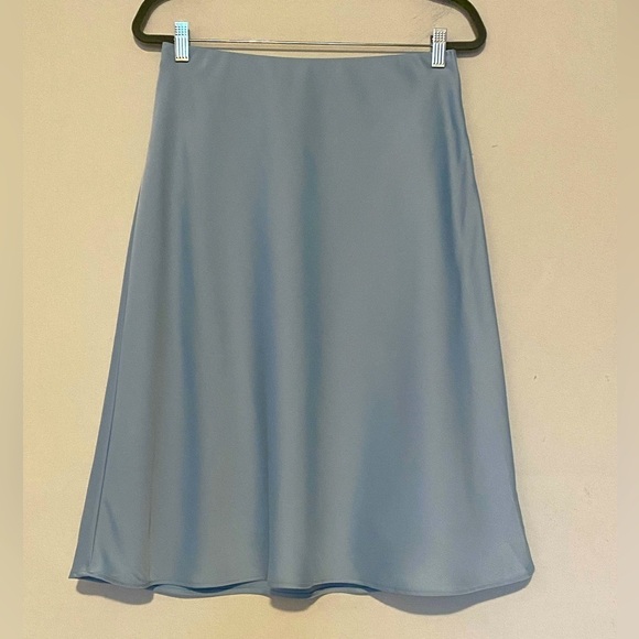 ๐2/$20 White House Black Market Sz S Blue Satin Midi Skirt - Picture 2 of 8